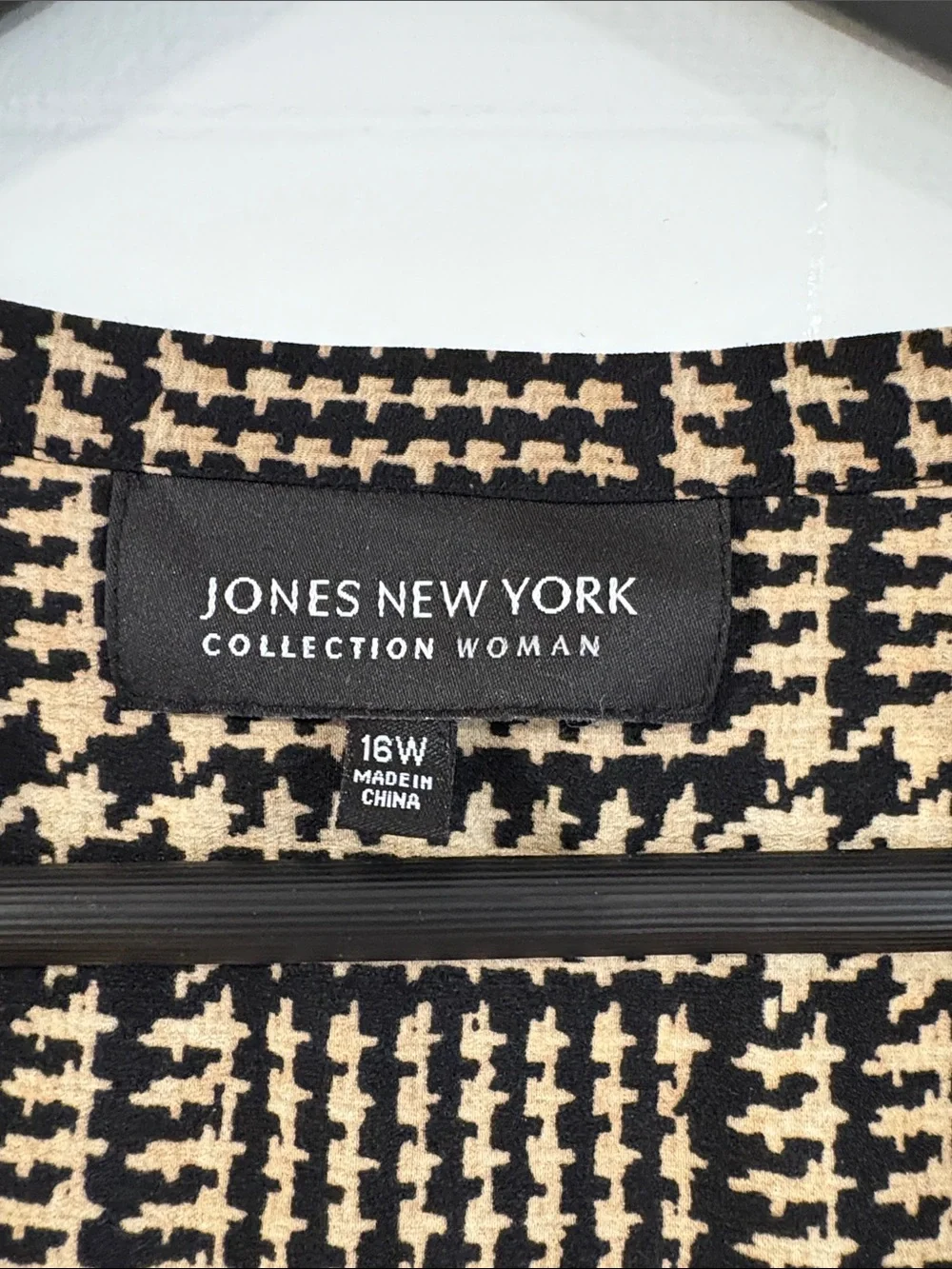 Jones New York Black and Tan Plaid Sleeveless V-Neck Blouse